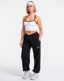 Fearless V-Shape Oversized Jogger in Schwarz für
