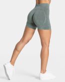 Modische Acid Covert Scrunch Short in Farbe Basil