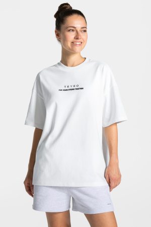 Anniversary T-Shirt Weiß – bequem und stylisch
