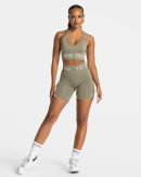 Signature Covert Scrunch Short Khaki – bequem und