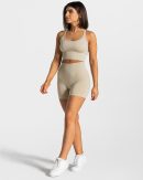 Modische Statement Scrunch Short in Farbe Sand