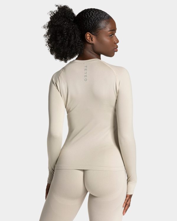 Modische Endorphin Longsleeve in Farbe Latte – Bild 2