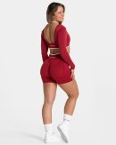 Ignite Sculpt Scrunch Short  Cherry – bequem und