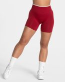 Ignite Sculpt Scrunch Short  Cherry – bequem und