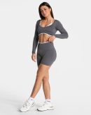Ignite Sculpt Scrunch Short  Graphit – bequem und