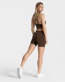Timeless Scrunch Short Damenhose in Dunkelbraun