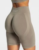 Charming Scrunch Short Khaki – bequem und stylisch