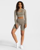 Charming Scrunch Short Khaki – bequem und stylisch