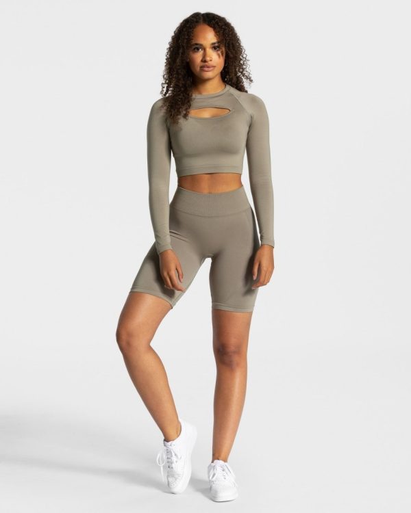 Charming Scrunch Short Khaki – bequem und stylisch – Bild 3