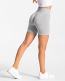 Classy Short Damenhose in Hellgrau