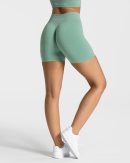 Timeless Scrunch Short Salbei mit hoher Taille