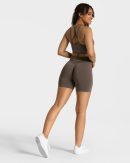 Timeless Scrunch Short Taupe – bequem und stylisch