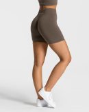 Timeless Scrunch Short Taupe – bequem und stylisch