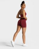 Timeless Scrunch Short Damenhose in Weinrot