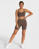 True Short Damenhose in Braun