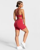 Damen True Short Rot mit Komfort