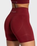 Modische True Short in Farbe Weinrot